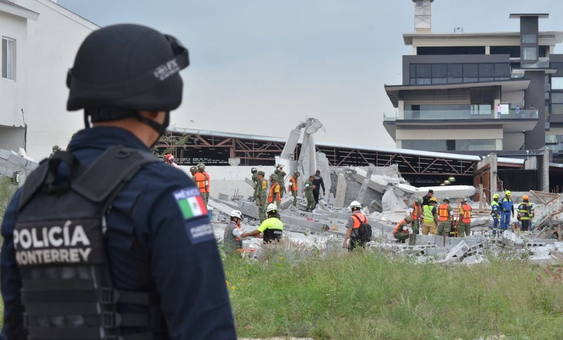 Derrumbe en construcción de plaza comercial de Cumbres el Sol, Monterrey,  deja tres personas muertas