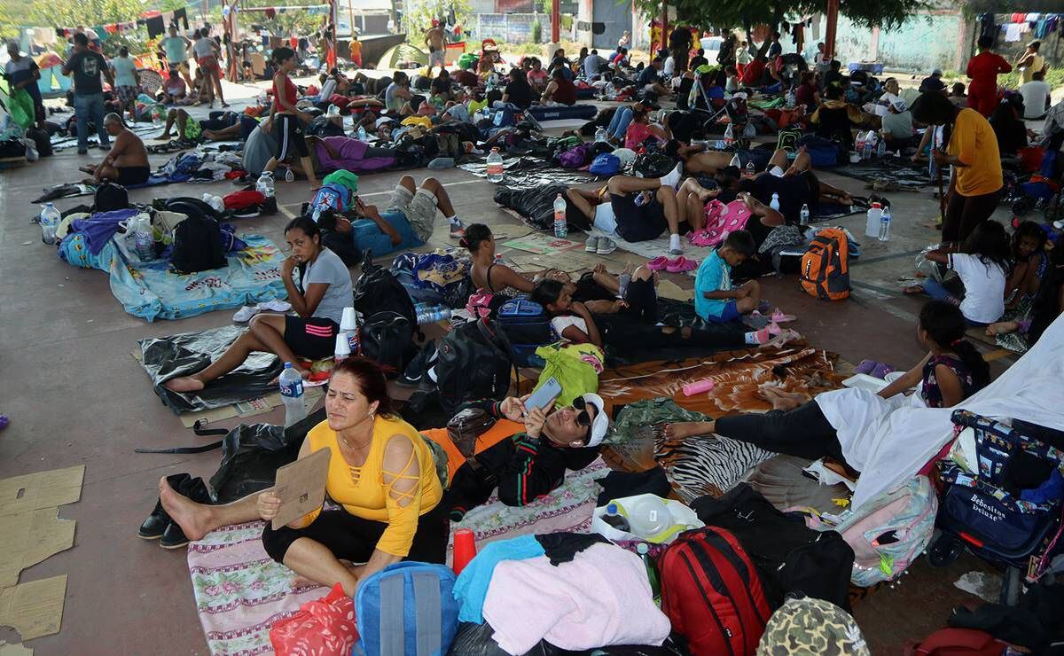 Se disuelve caravana migrante en Chiapas y se entregan a agentes