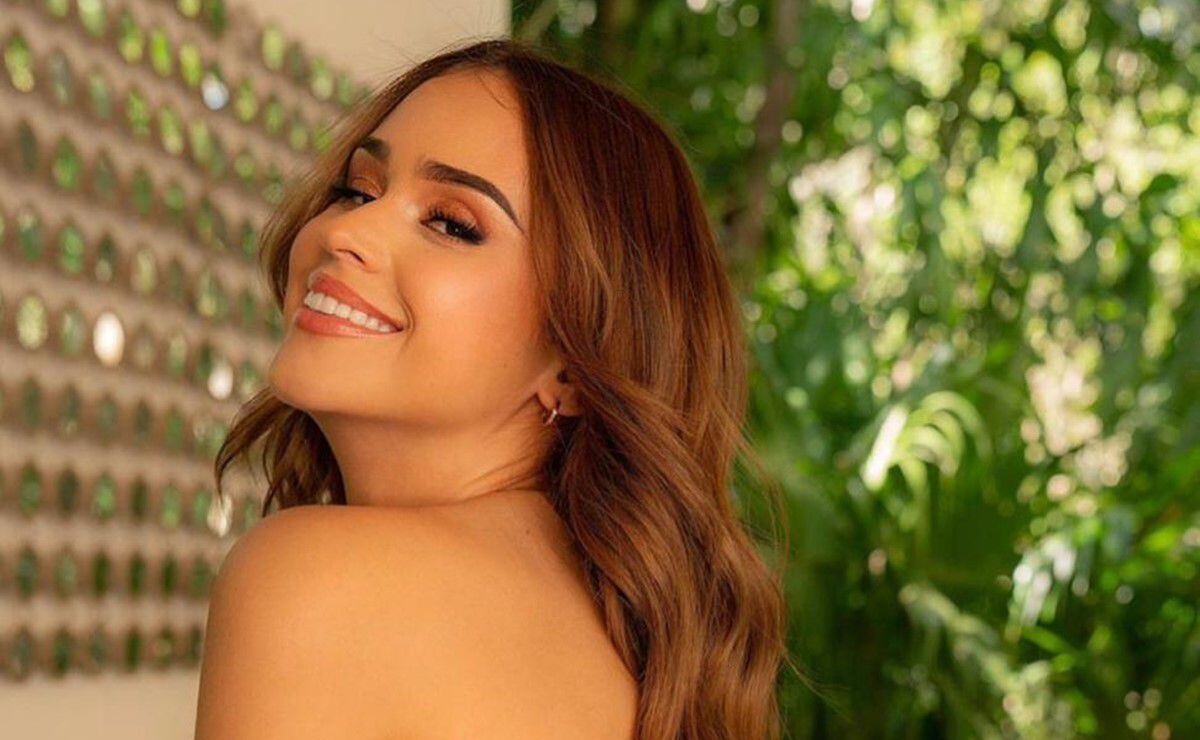 Yanet García luce elegante body con brillos y transparencias