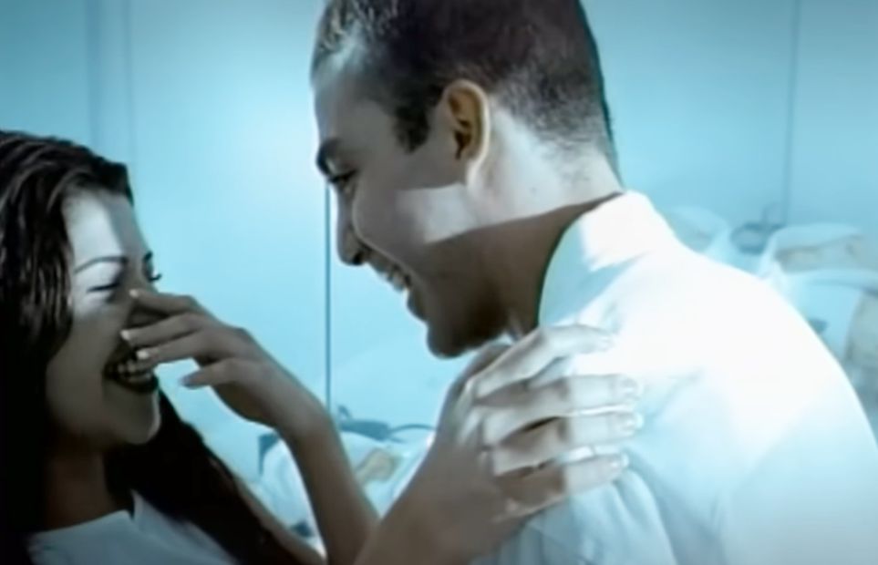 Itatí Cantoral y Cristian Castro en 2000, en el video musical "Volver a amar".
<p>Foto: YouTube