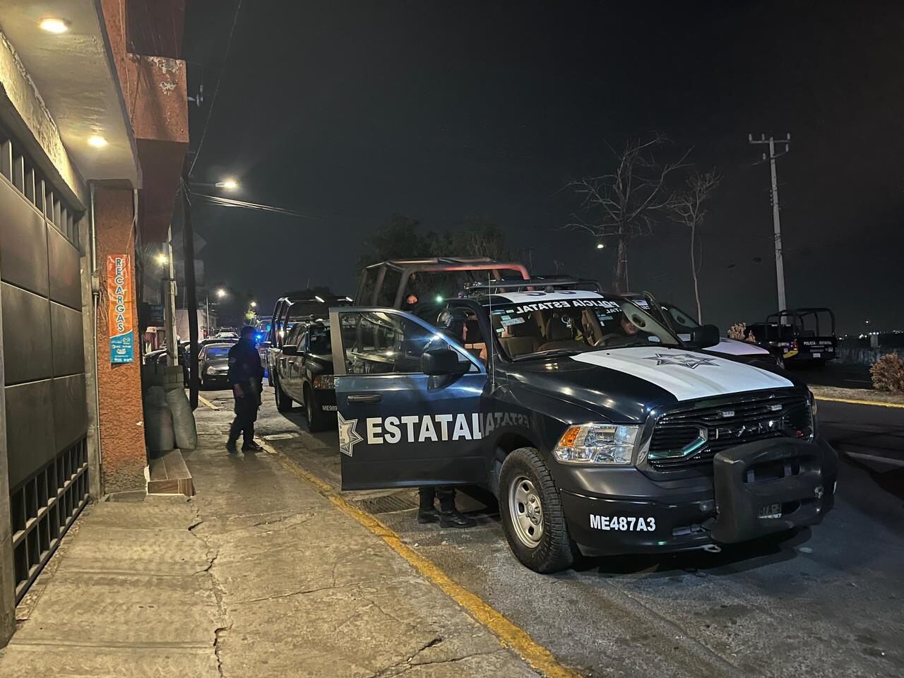 Rescatan con vida a los 4 trabajadores de una pollería privados de la  libertad en Toluca | El Universal