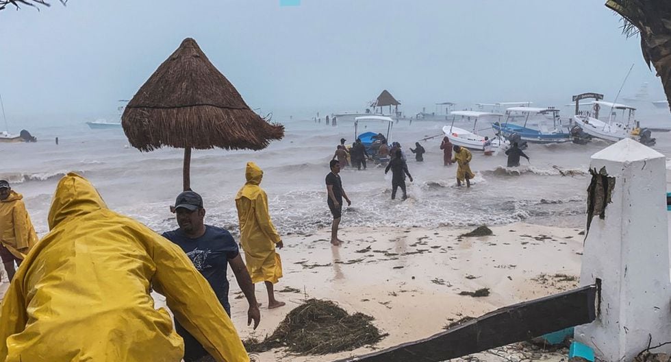 Tropical Storm Gamma devastates Cancún