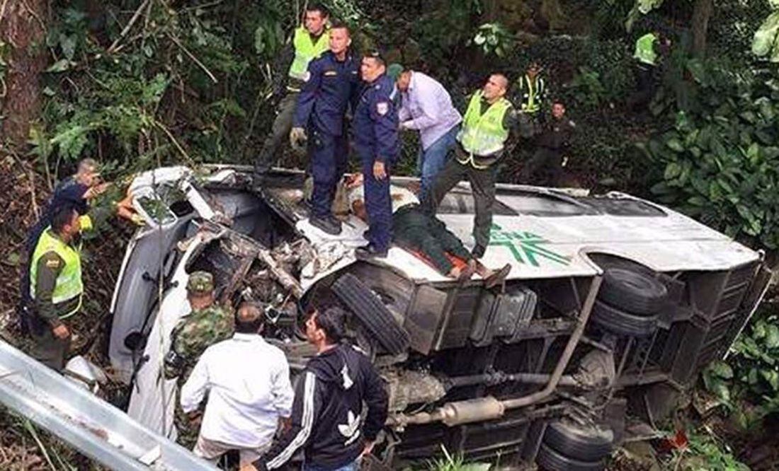 Choca autob s de caravana presidencial en Colombia El Universal