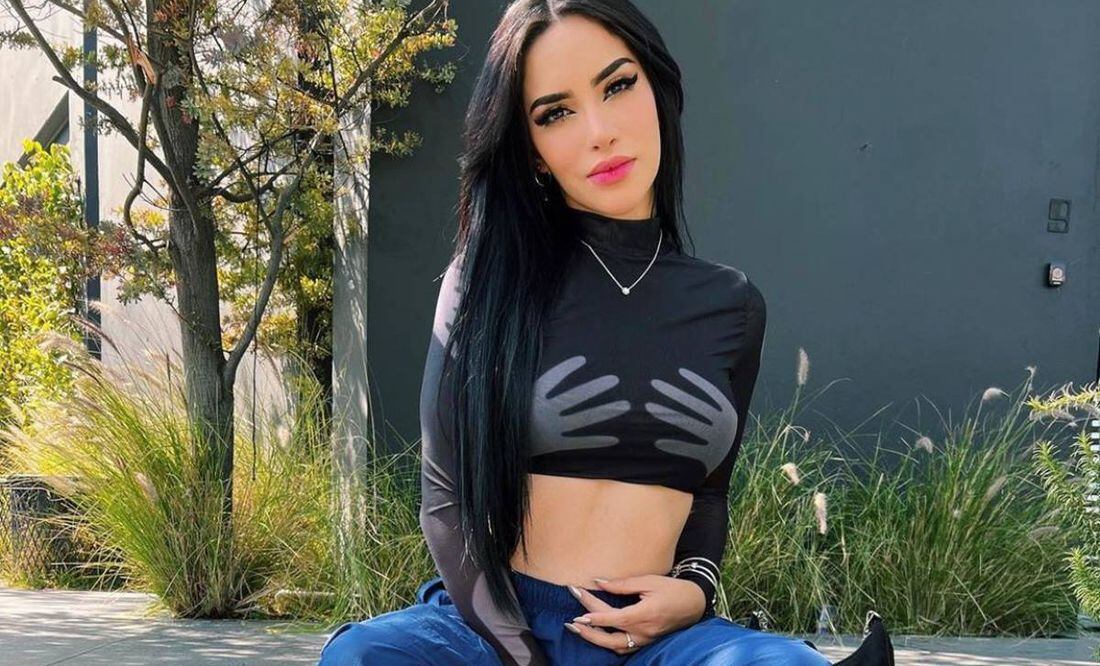 Kimberly Loaiza paraliza las redes en jumpsuit de terciopelo