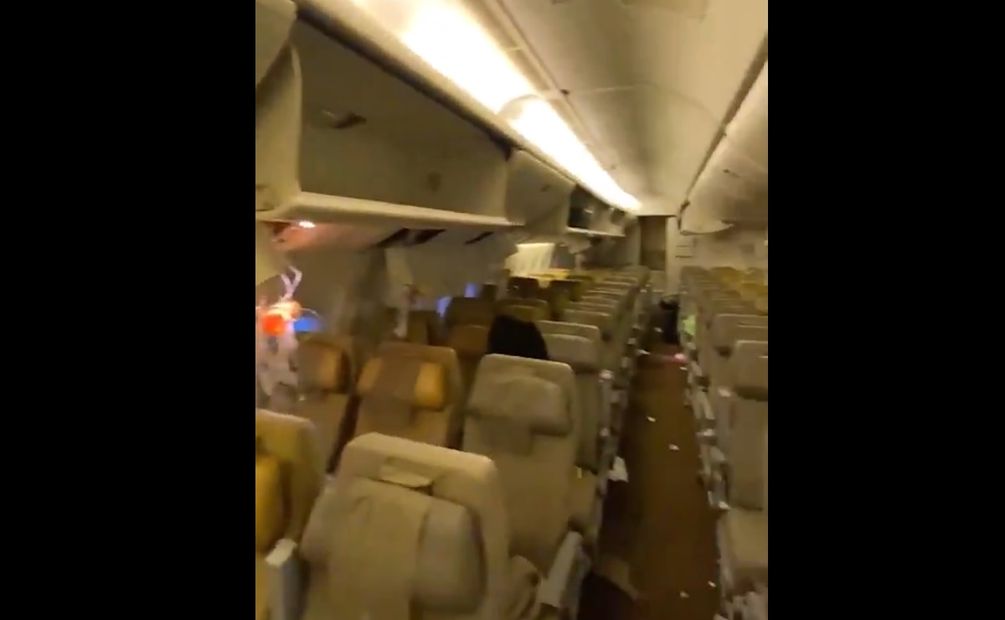 Conforme a los datos del portal FlightRadar, que registra los vuelos en todo el mundo, el avión de Singapur Airlines sufrió una súbita pérdida de altitud durante 4 minutos, por la que descendió desde los 37.000 hasta los 31.000 pies. Foto: Tomada de video