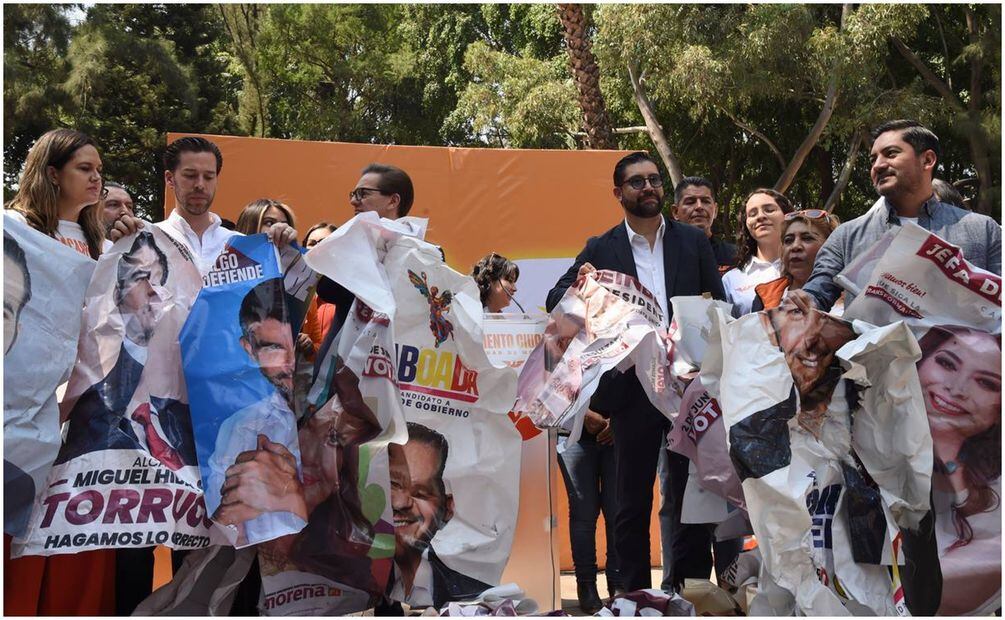 Chertorivski llamó “candidatos basura” a Santiago Taboada y Clara Brugada por rebase de propaganda electoral instalada en la capital. Foto: Especial