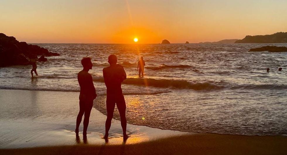 Por Caminar Tomados De La Mano Y Darse Un Beso Golpean A Pareja Gay En Zipolite Playa Nudista