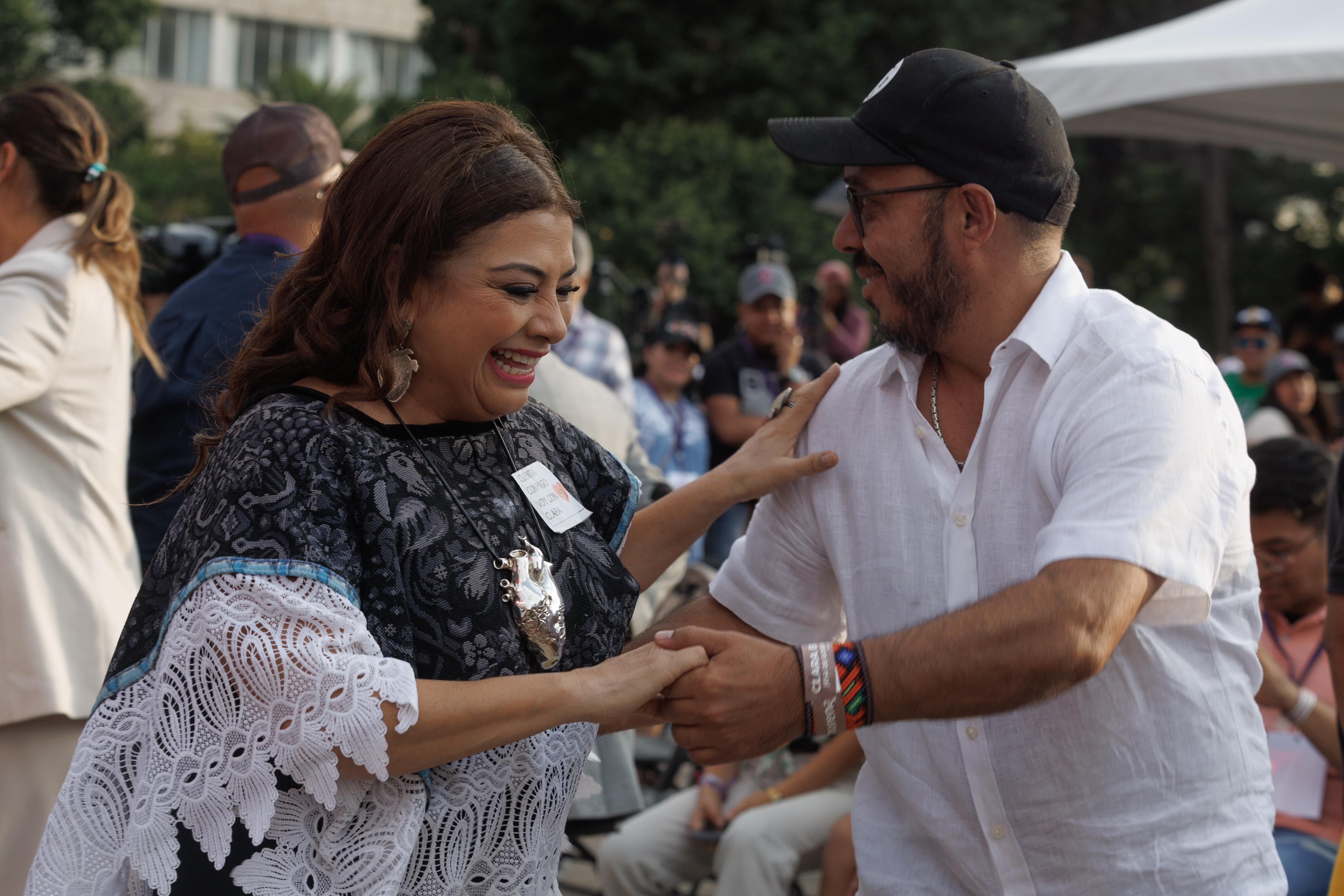 VIDEO Con unos pasitos de salsa, Clara Brugada encabeza El Gran Baile de la  Victoria de la Cuarta Transformación | El Universal