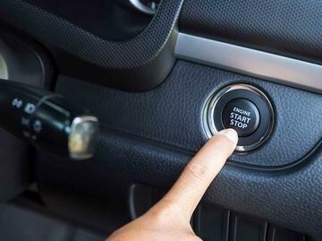 Qué luces del coche debo encender cuando está lloviendo