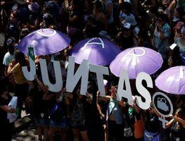 Miles disfrutan del desfile de globos gigantes en NY - Los Angeles Times