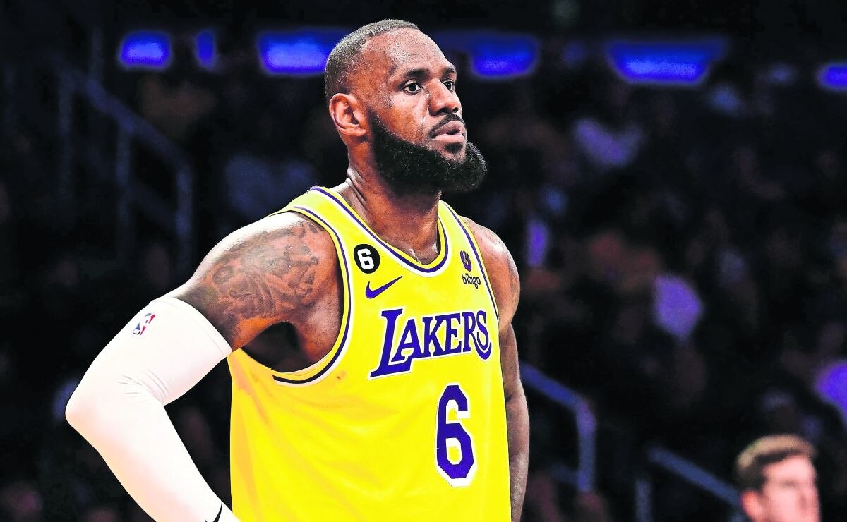 La propietaria de los Lakers se compromete a retirar la camiseta
