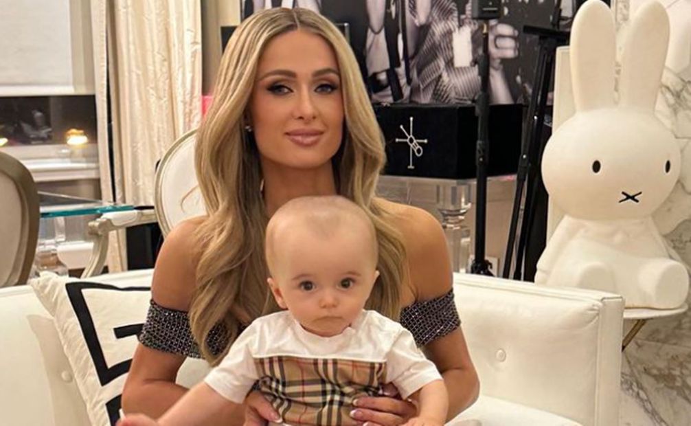 Paris Hilton disfruta de su faceta como mamá primeriza junto a su hijo Phoenix.