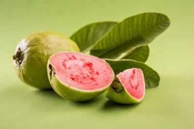 Cómo consumir guayaba para bajar de peso?