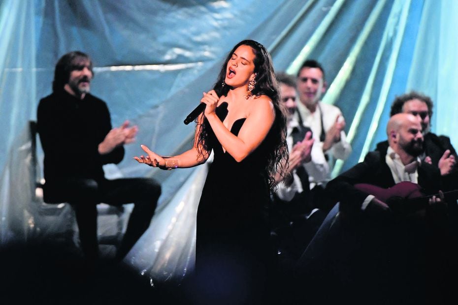 Rosalía interpretó “Se nos rompió el amor” y Natalia Lafourcade triunfó gracias a su disco De todas las flores. Foto: CRISTINA QUICLER / AFP