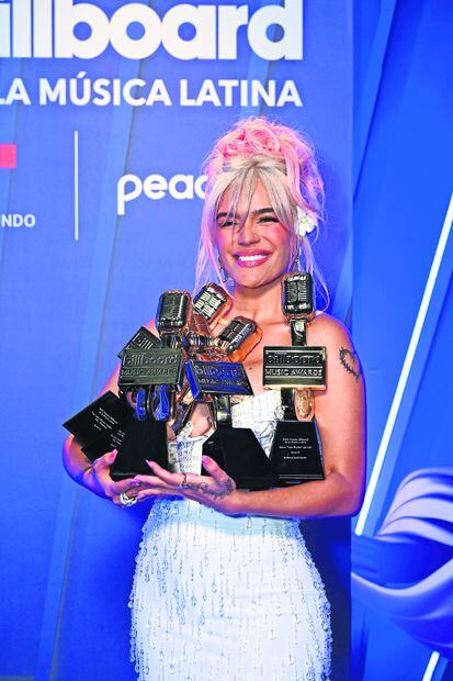 Karol G se llevó, entre otros, el premio Top Latin Album. Foto: AP y AFP