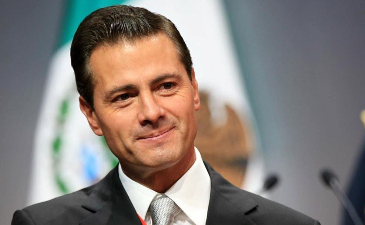 Peña Nieto más delgado y con 'nuevo' rostro en foto de revista Hola con su  novia