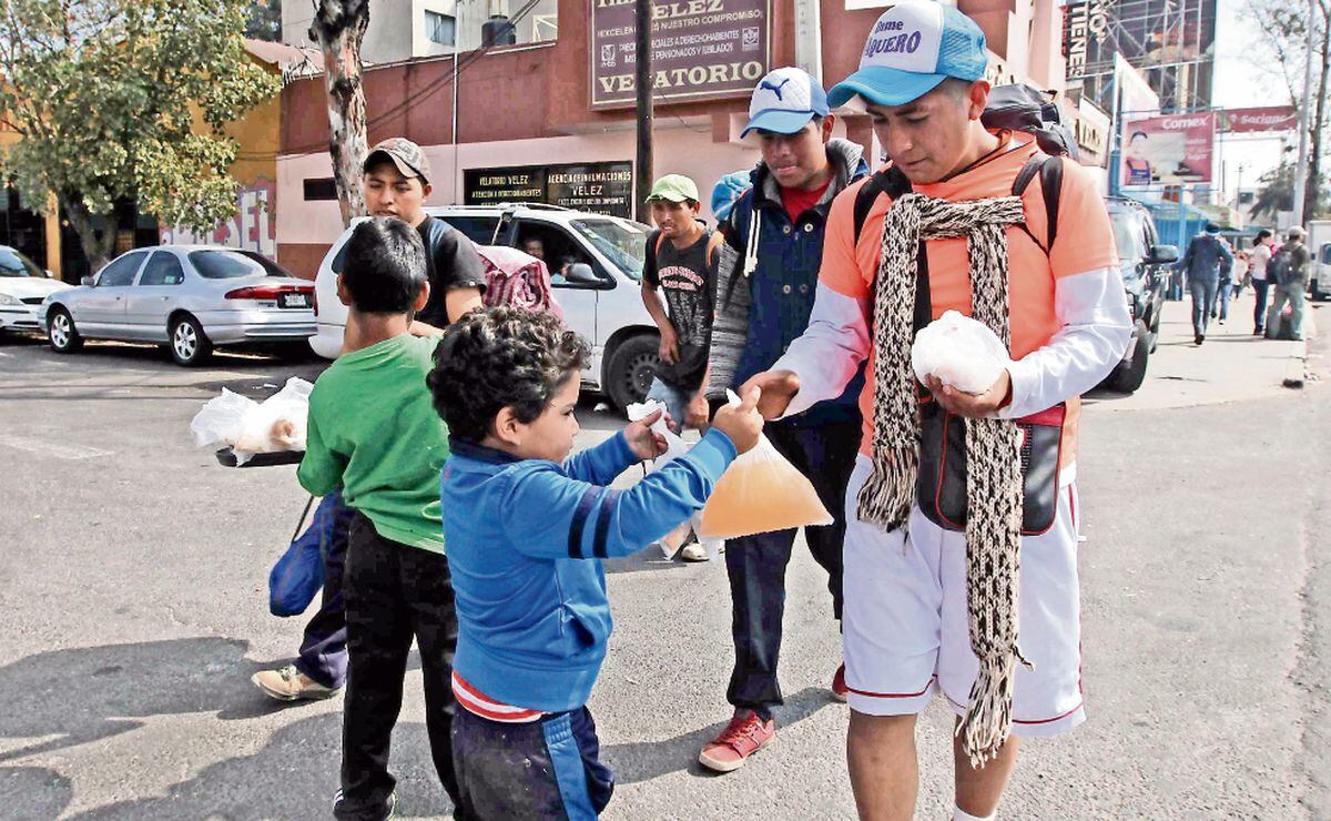 Niños, adultos mayores y mujeres embarazadas avanzaban con fe | El Universal