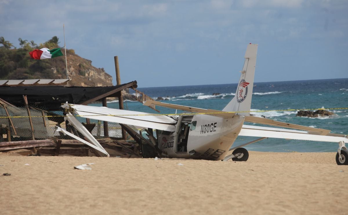 Puerto Escondido: Se desploma avioneta de paracaidismo; hay un muerto