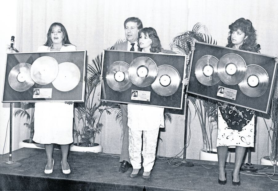 La agrupación, que había obtenido el segundo lugar en el Festival OTI, participó en un concierto especial junto a otros artistas en octubre de 1986. Fotos: TELEVISA Y ARCHIVO EL UNIVERSAL