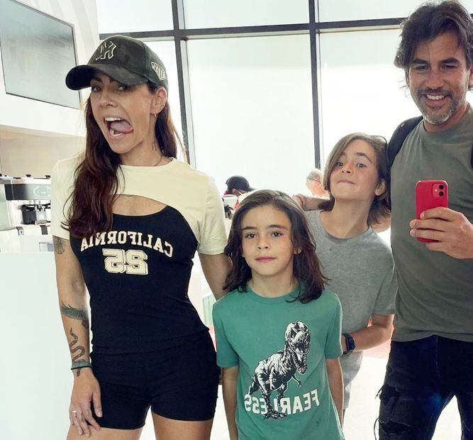 Mauricio Barcelata y su esposa, María José Suárez, tiene dos hijos; Mateo y Valentino. 
<p>Foto: Instagram
