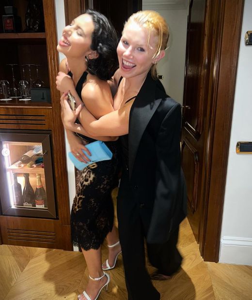 Ángela Aguilar y su amiga Mónica Corgan viajaron a Roma, Italia, hace unos días. Foto: Instagram