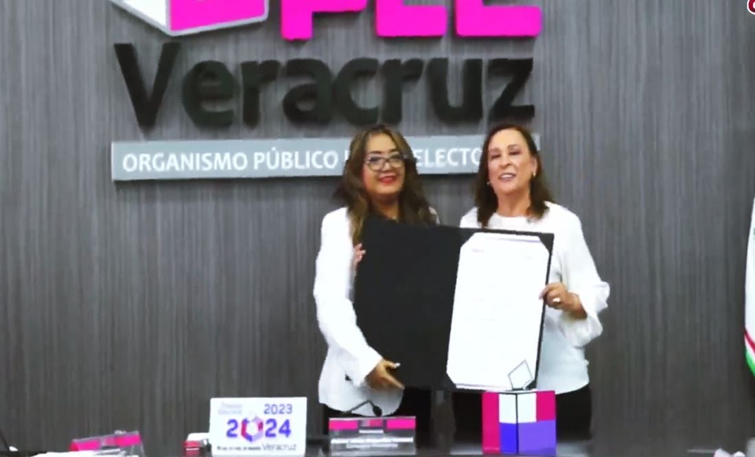 Rocío Nahle recibe la Constancia de Mayoría como gobernadora electa de Veracruz. Foto: Captura de pantalla