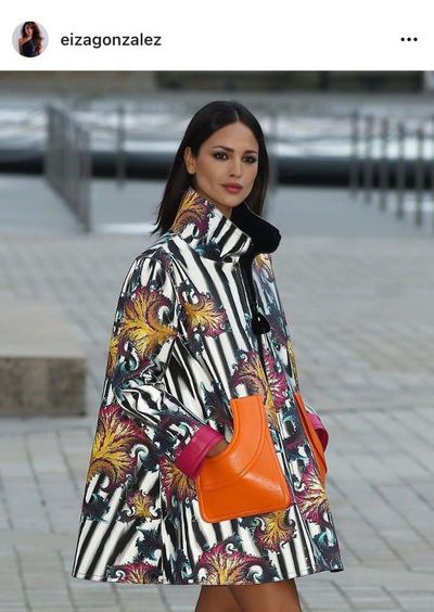 Eiza Gonzalez y su look para el desfile de Louis Vuitton - Foto 1