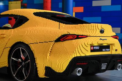 Toyota y LEGO crean un Supra completamente funcional a tamaño real