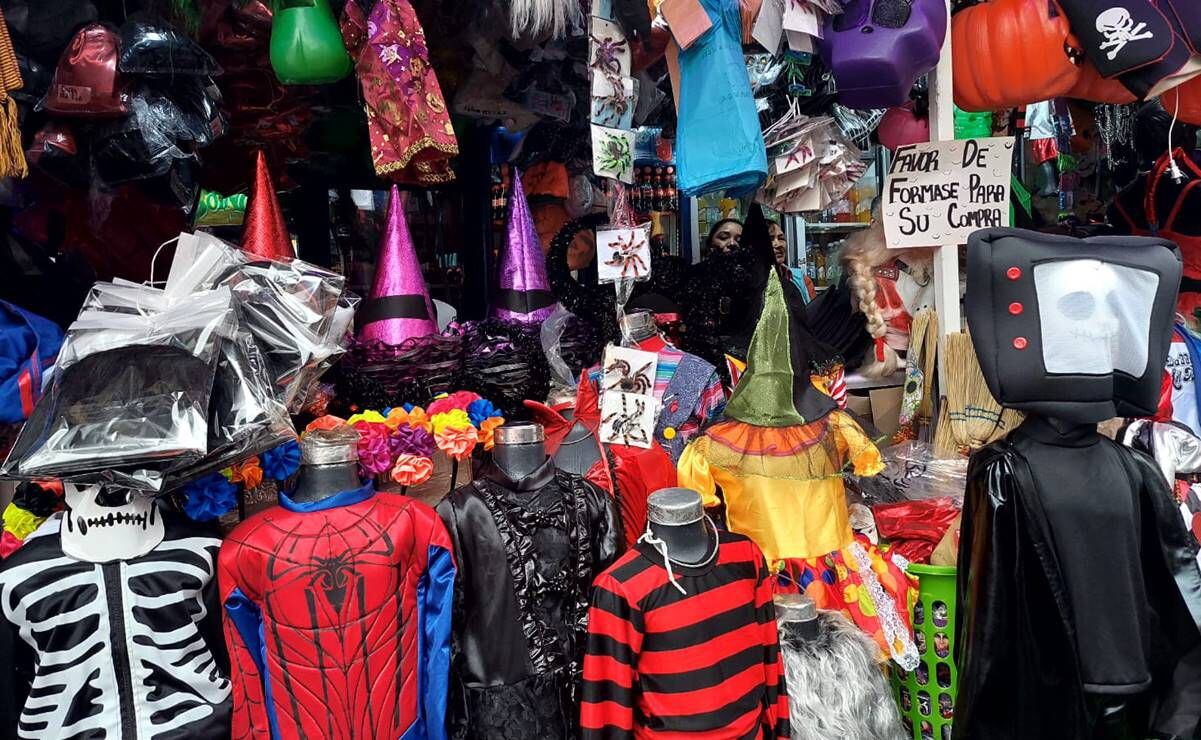 Ya tienes tu disfraz para Halloween? Estos son los más vendidos en el  centro de la CDMX | El Universal