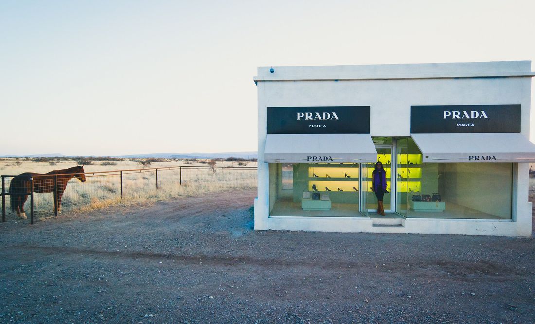 Una tienda de Prada en medio del desierto que no vende nada | El Universal