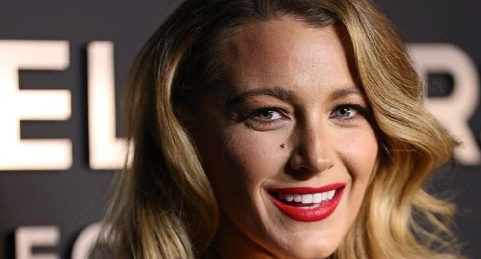 Blake Lively Stuns in Retro-Inspired Red Swimsuit