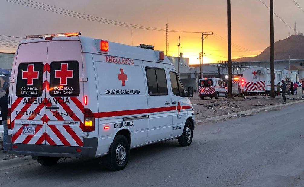 Los elementos de la Cruz Roja proporcionaron asistencia médica a los migrantes en Chihuahua. Foto: especiales
