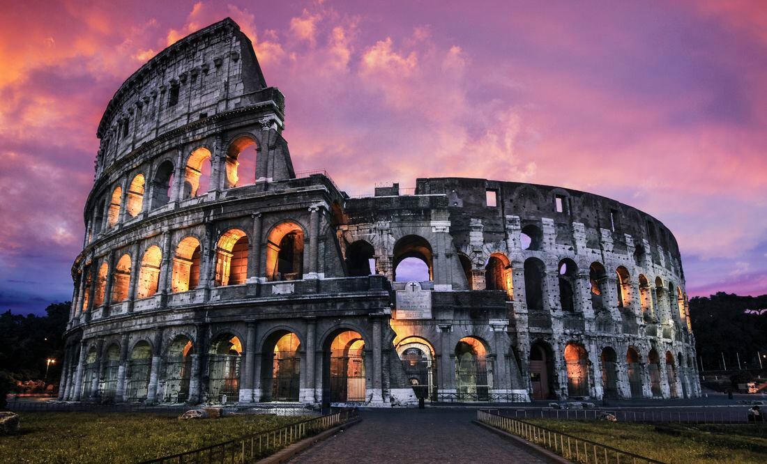 coliseo romano lleno de agua