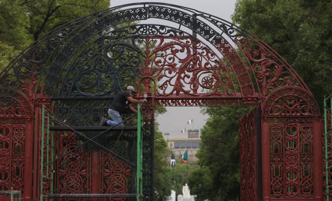 Puerta de Leones del Bosque de Chapultepec cambia de color? CDMX aclara  nuevo tono