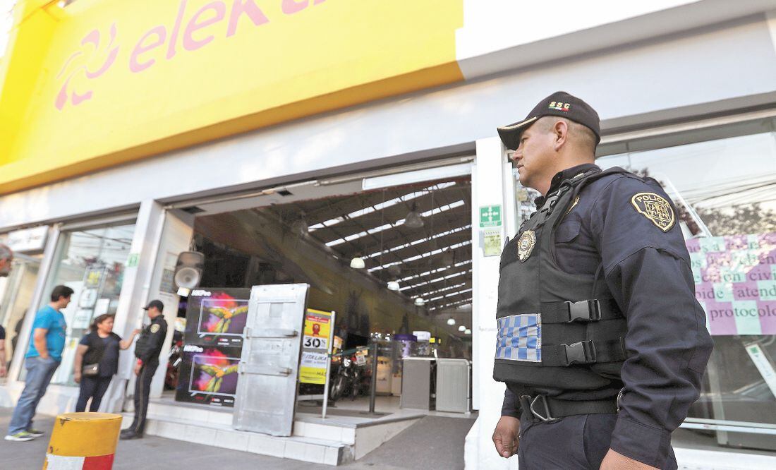 Roban motos con créditos falsos en tienda Elektra de Iztapalapa; Salinas Pliego reacciona a fraude