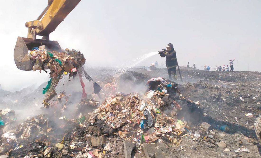 Arden 50 mil tons de basura en el Bordo de Xochiaca