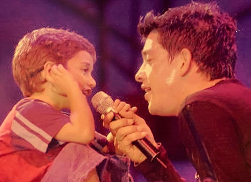 Yahir y su hijo Tristan, cuando el cantante era concursante de La Academia, en 2002.
<p>Foto: Instagram