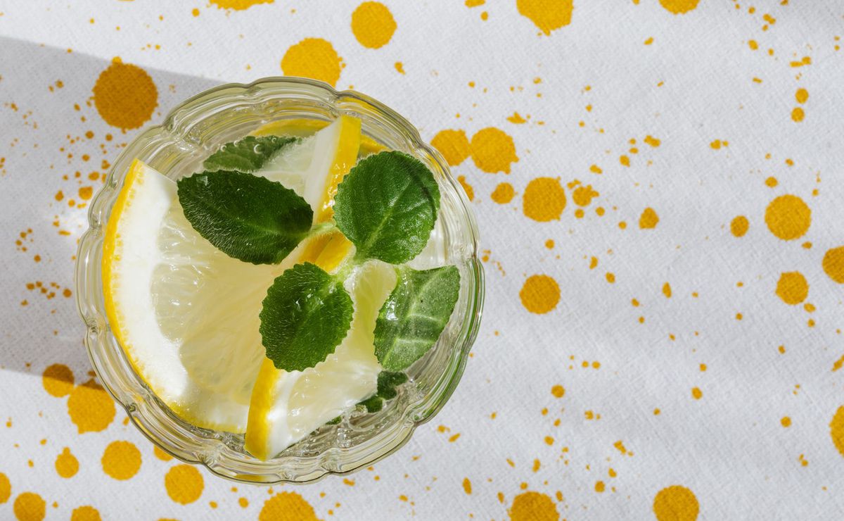 Agua de avena con limón para bajar el colesterol