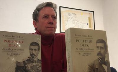 Un baile con hombres vestidos aparejados con hombres vestidos de traje de  un amplio lado titulado 'Los 41 maricones encontrastes en un baile de la  Calle de la Paz el 20 de Noviembre de 1901' 1901 José Guadalupe Posada Este  amplio lado representa