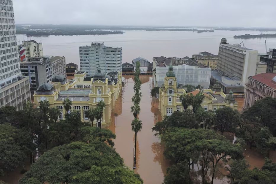 Una vista aérea de una zona inundada por fuertes lluvias en Porto Alegre, estado de Rio Grande do Sul, Brasil. FOTO: CARLOS MACEDO. AP