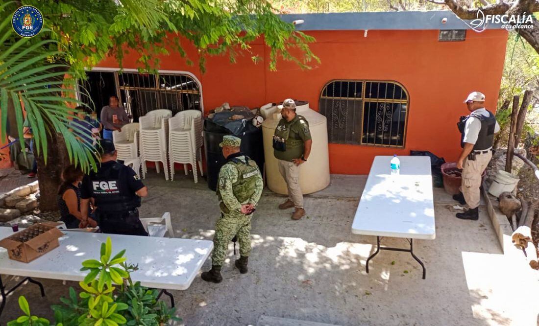 Personal del Ejército visitó la casa de donde fueron sacados los 9 hombres. Foto: Especial