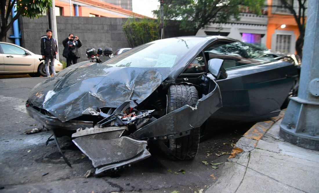 Así es el Lamborghini que chocaron y abandonaron en la Roma