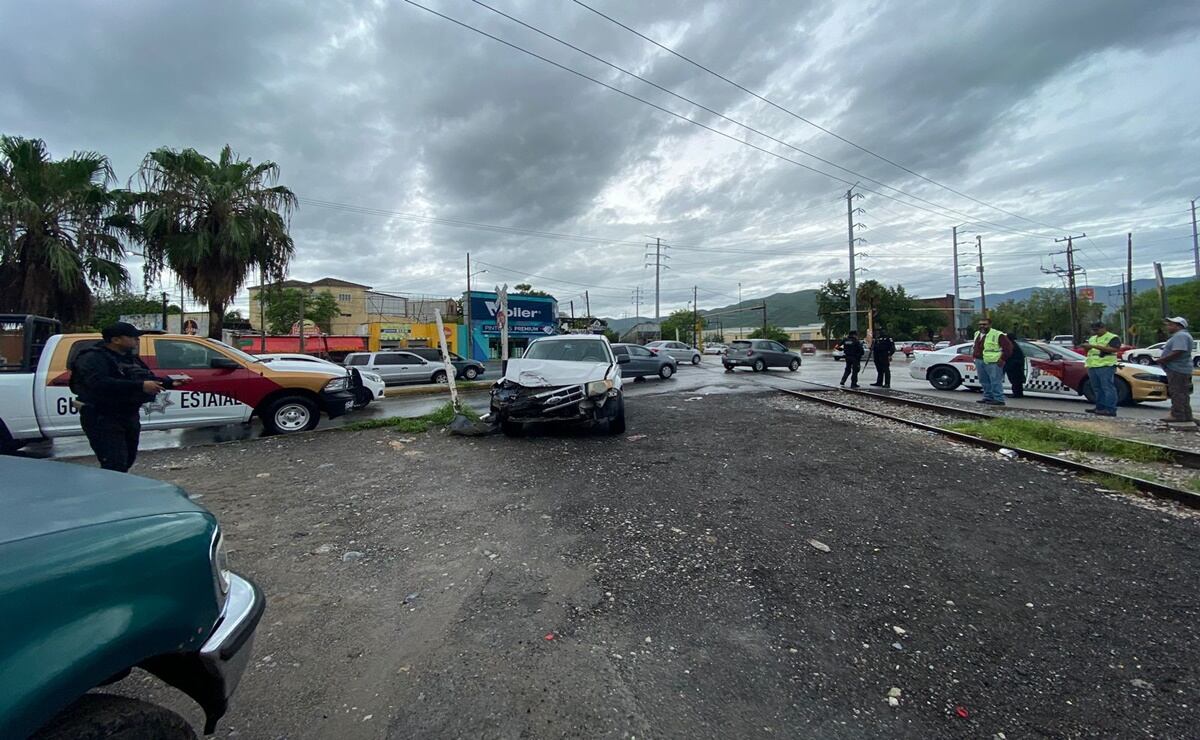 Distracción de conductora provoca choque de tren con camioneta en Tamaulipas. Foto: Especial