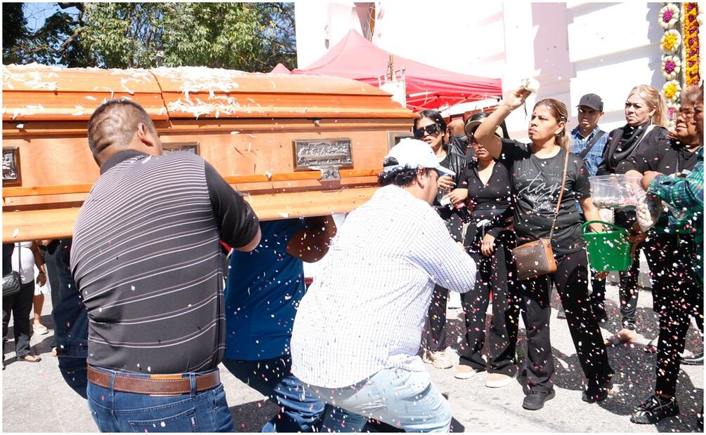 El cortejo fue acompañado por unas 500 personas que exigieron justicia por la muerte de Martín Roberto Ramírez Ruíz (26/12/2024). Foto: Dassaev Téllez Adame / Cuartoscuro.com