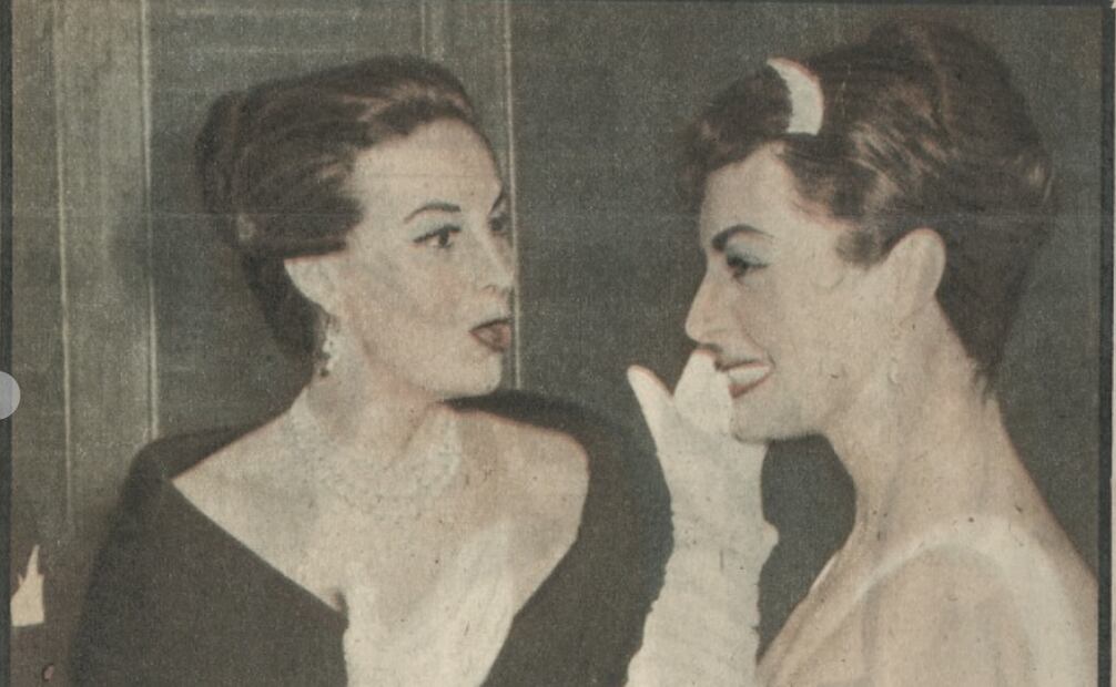 María Félix y Elsa Aguirre juntas en un evento editorial en el Auditorio Nacional. Hemeroteca EL UNIVERSAL.