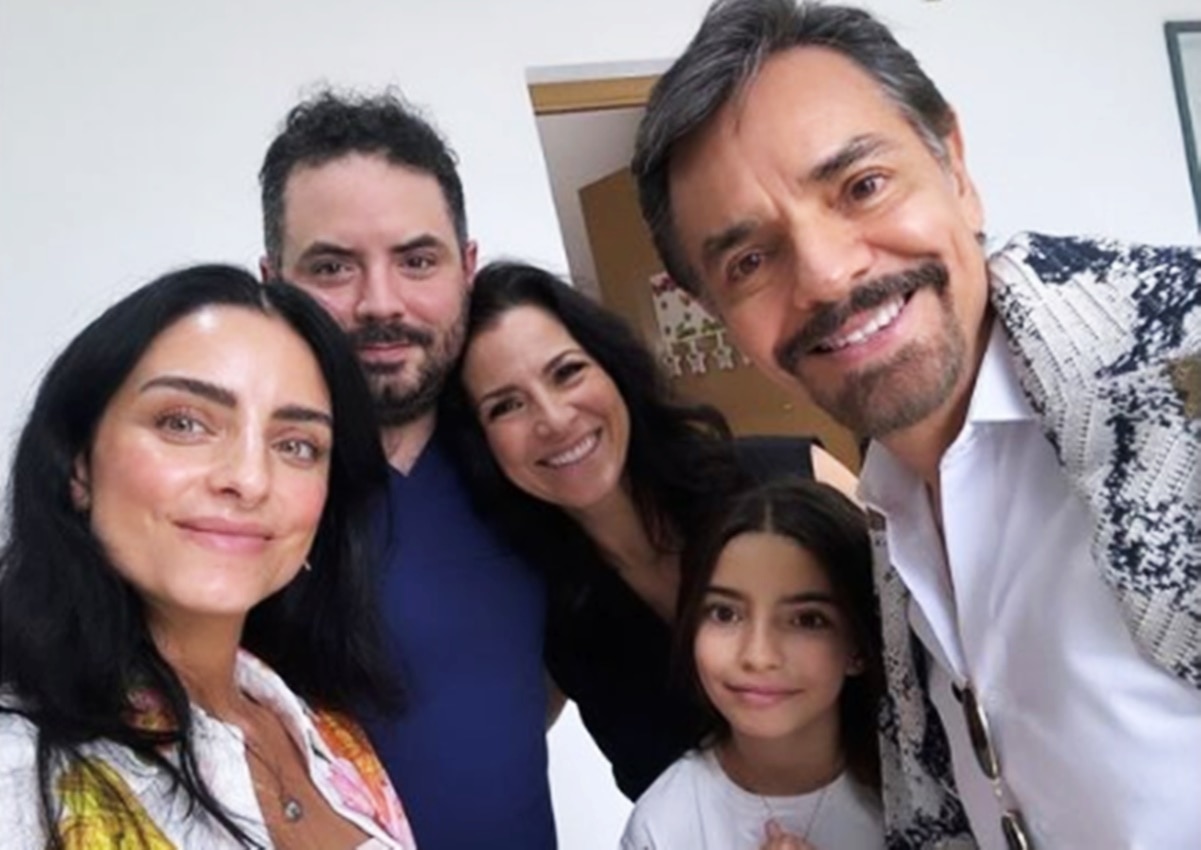 Eugenio Derbez junto a sus hijos José Eduardo, Aislinn y Aitana, así como con su esposa Alessandra Rosaldo.
<p>Foto: Instagram