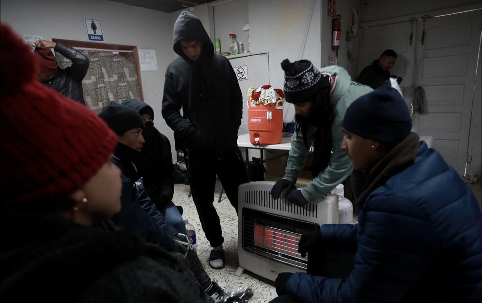 El albergue Hope Center, atiende entre 60 y 75 migrantes que buscan un espacio para resguardarse de las bajas temperaturas, el 8 de enero de 2025. Foto: Christian Torres/EL UNIVERSAL