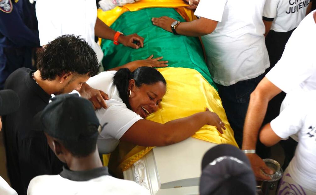 Más de 3 mil personas se reunieron en Candelaria, Colombia, para despedir a Sofía Delgado Zúñiga, una niña de 12 años víctima de feminicidio el 29 de septiembre. Foto: EFE