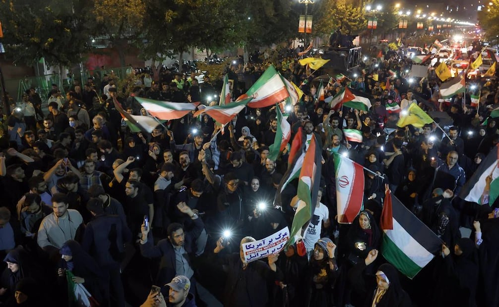 Este acto se realizó un día después del ataque con unos 200 misiles de Irán contra el territorio israelí, en represalia por los asesinatos de Nasrala. Foto: EFE