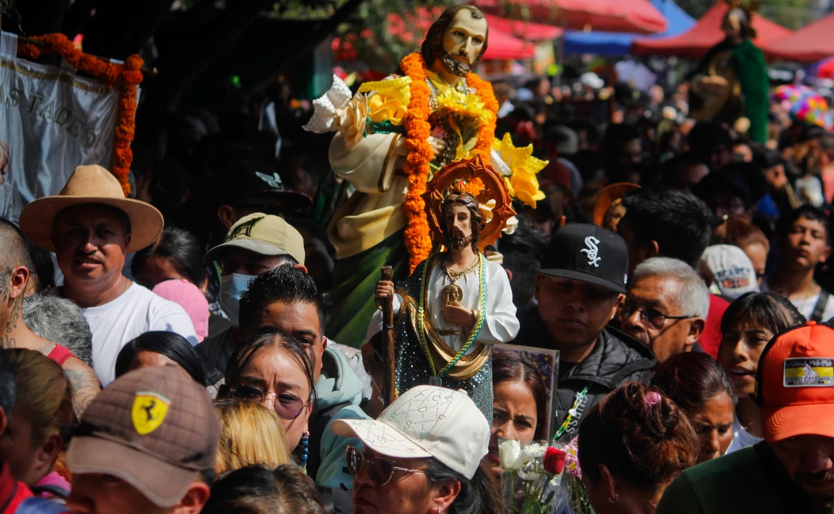 PHOTOS: Between flowers and prayers, parishioners visit San Judas Tadeo; thus the celebration in the church of San Hipólito